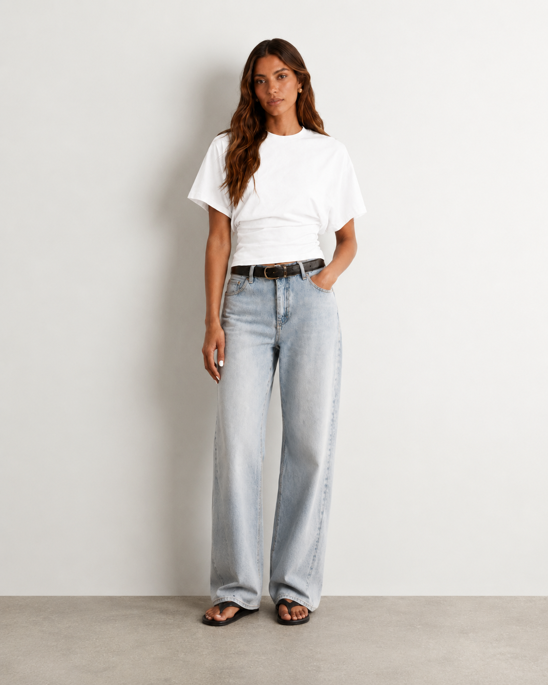 
                  
                    BAESIC CROPPED T-SHIRT
                  
                